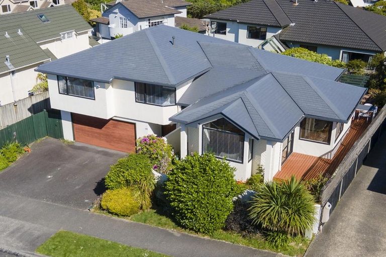 Photo of property in 121 Westchester Drive, Churton Park, Wellington, 6037