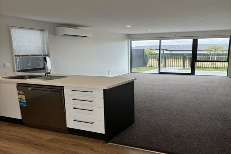 Photo of property in 5 Wheatsheaf Lane, Heathcote Valley, Christchurch, 8022