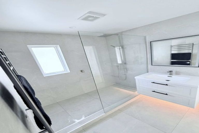 Photo of property in 174 Nevay Road, Karaka Bays, Wellington, 6022