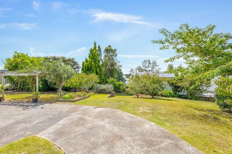Photo of property in 15 Murray Road, Te Atatu Peninsula, Auckland, 0610