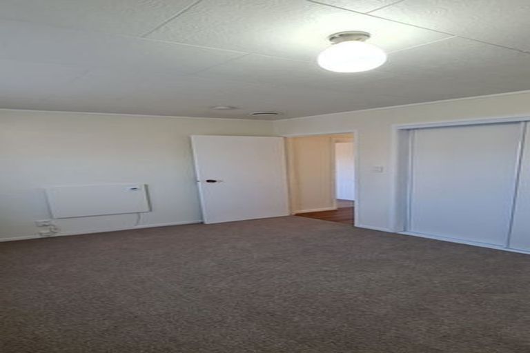 Photo of property in 28 Cabello Place, Unsworth Heights, Auckland, 0632