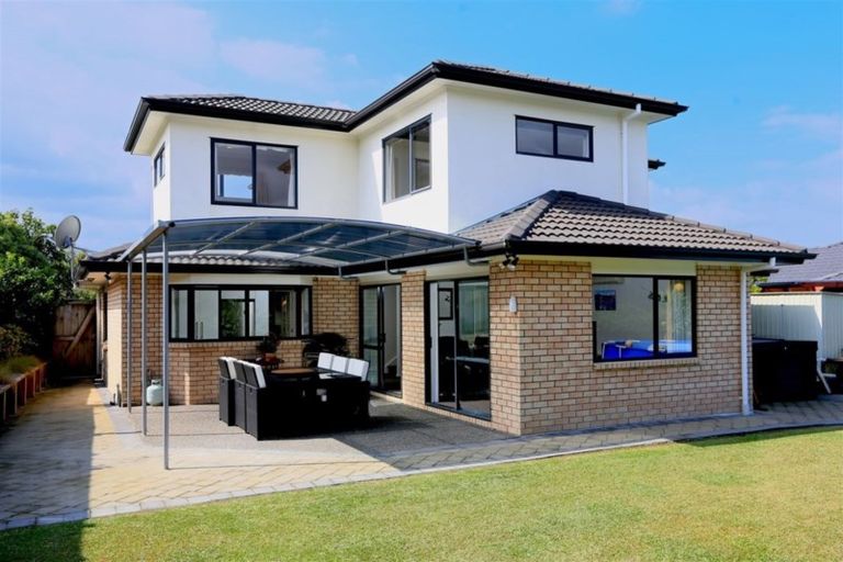 Photo of property in 17 Reybert Place, Massey, Auckland, 0614