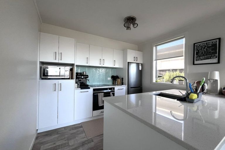Photo of property in 27 Orissa Crescent, Broadmeadows, Wellington, 6035
