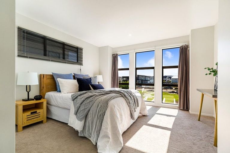 Photo of property in 9 Irving Place, Hobsonville, Auckland, 0616