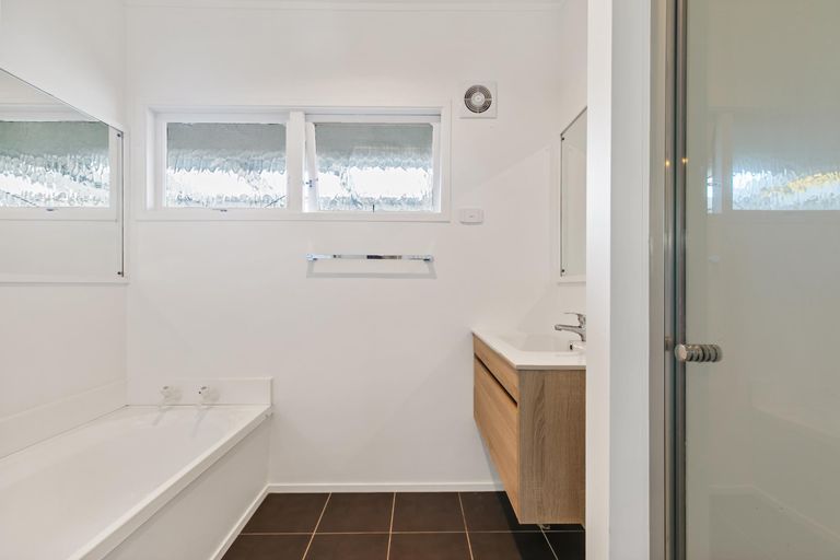 Photo of property in 44b Edgeworth Road, Glenfield, Auckland, 0629