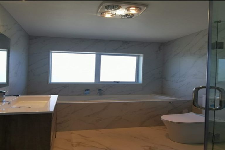 Photo of property in 1 Justin Place, Te Atatu Peninsula, Auckland, 0610