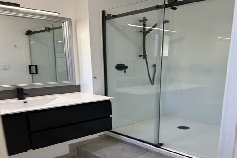 Photo of property in 72 Lynwood Road, New Lynn, Auckland, 0600
