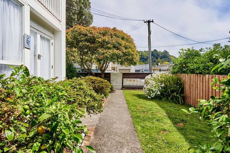 Photo of property in 5 Kowhai Street, Eastbourne, Lower Hutt, 5013