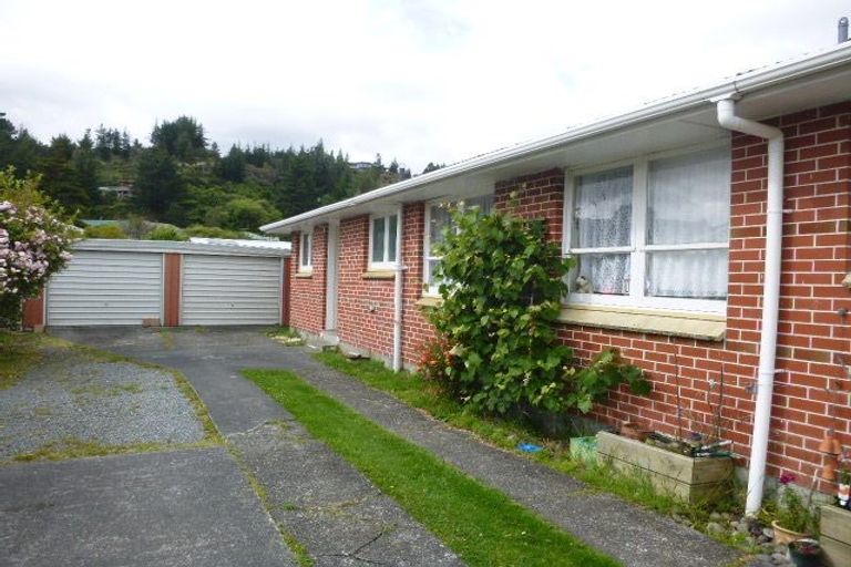 Photo of property in 2/8 Oregon Drive, Maoribank, Upper Hutt, 5018