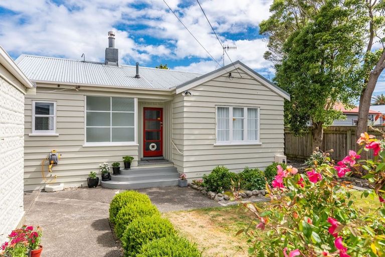 Photo of property in 25 Golf Road, Paraparaumu Beach, Paraparaumu, 5032