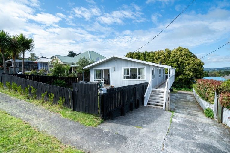 Photo of property in 43 Karaka Street, Helensville, 0800
