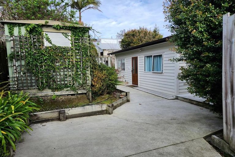 Photo of property in 24 Holt Avenue, Torbay, Auckland, 0630