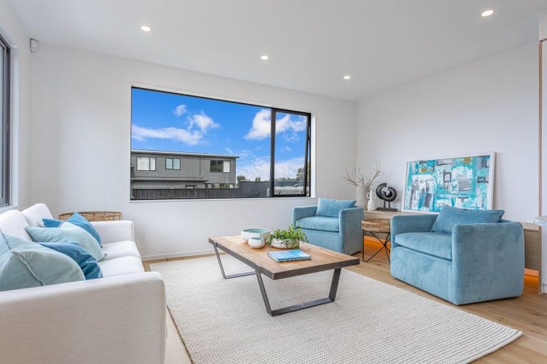 Photo of property in 5 Makumaku Place, Long Bay, 0630