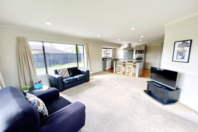 Photo of property in 12 Kalmore Place, Flat Bush, Auckland, 2016