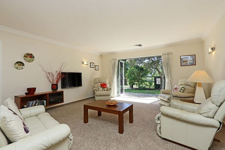 Photo of property in 28 Kensington Drive, Taradale, Napier, 4112