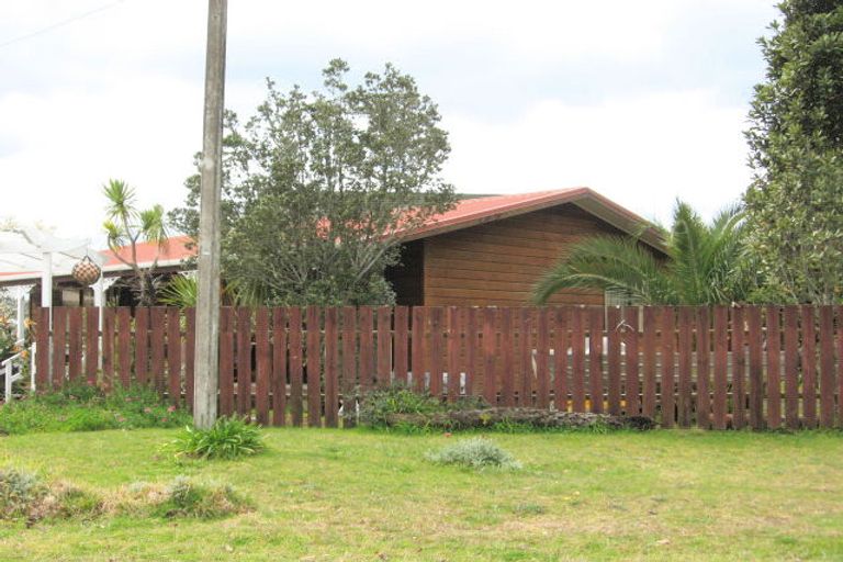 Photo of property in 100 Tui Road, Whangamata, 3620