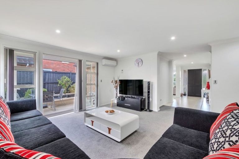 Photo of property in 40 Castellina Drive, Karaka, Papakura, 2113