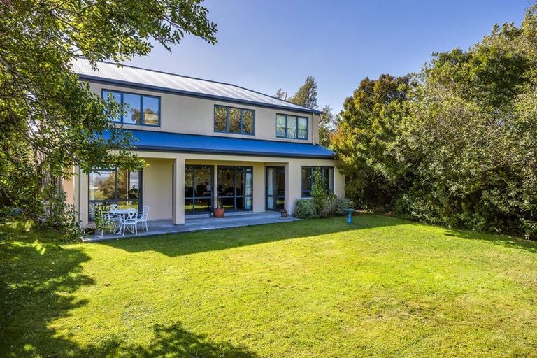 Photo of property in 26 Highcrest Heights, Westmorland, Christchurch, 8025