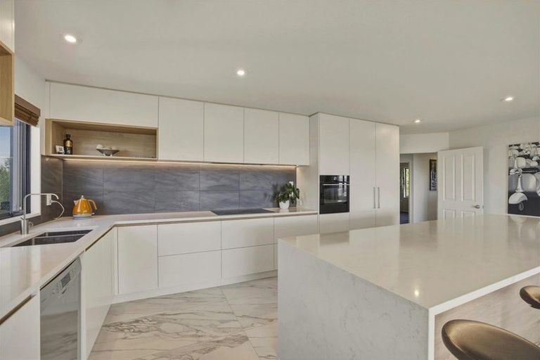 Photo of property in 31 Highcrest Heights, Westmorland, Christchurch, 8025