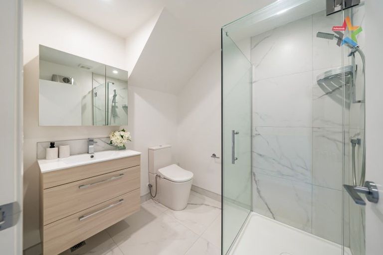 Photo of property in 2/183 Cambridge Terrace, Fairfield, Lower Hutt, 5011