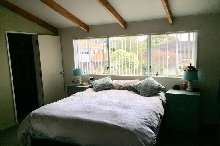 Photo of property in 1/12 Ballini Rise, West Harbour, Auckland, 0618