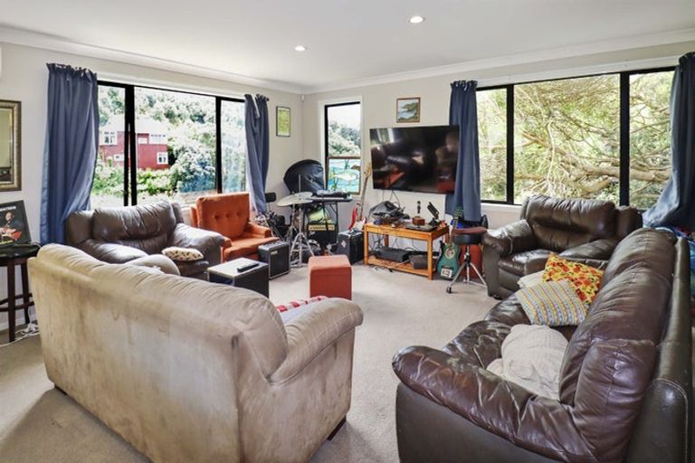 Photo of property in 23b Cave Road, Houghton Bay, Wellington, 6023