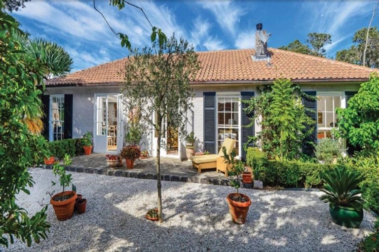 Photo of property in 2 Saint Leonards Road, Hauraki, Auckland, 0622