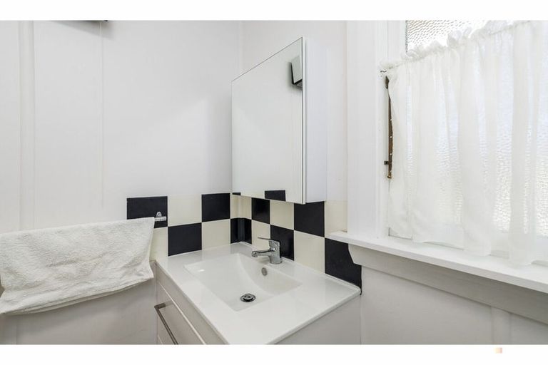 Photo of property in 15 Edward Street, Waimate, 7924