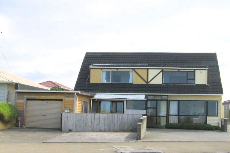 Photo of property in 30f2 Lyall Parade, Lyall Bay, Wellington, 6022