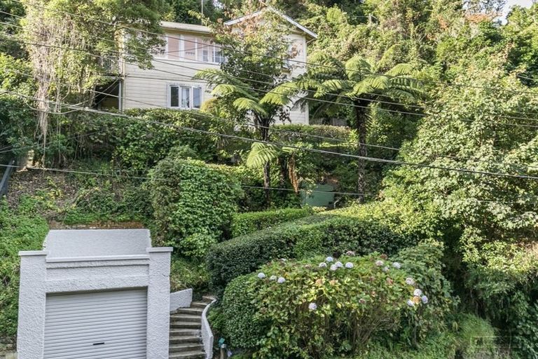 Photo of property in 6 Governor Road, Northland, Wellington, 6012