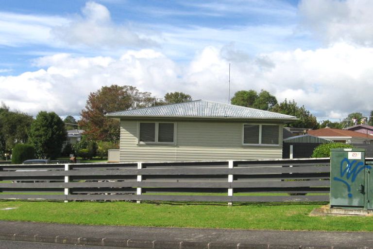 Photo of property in 2 Justin Place, Te Atatu Peninsula, Auckland, 0610