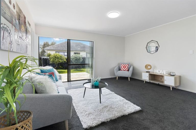 Photo of property in 2/13 John Street, Mangere East, Auckland, 2024