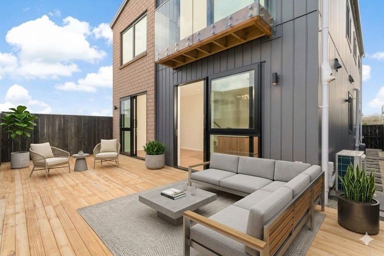 Photo of property in 12 Harbourside Parade, Hobsonville, Auckland, 0616