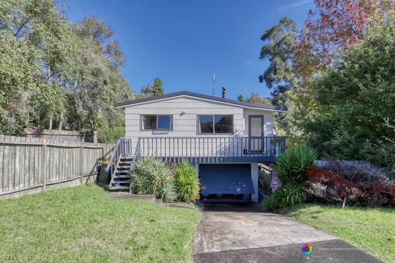 Photo of property in 1/3 Flavia Close, Torbay, Auckland, 0630