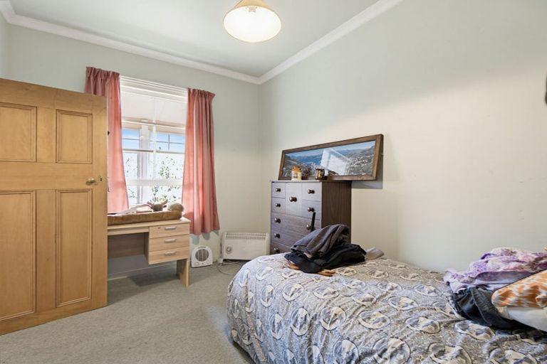 Photo of property in 9 Hawkhurst Road, Lyttelton, 8082