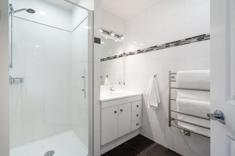 Photo of property in 8 Garden Lane, Torbay, Auckland, 0632