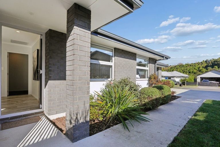 Photo of property in 79 Pakanga Grove, Pyes Pa, Tauranga, 3112