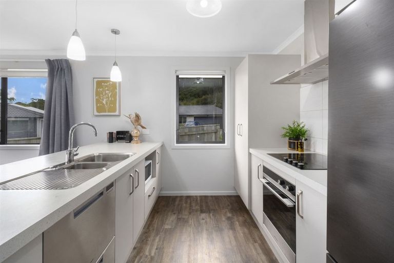 Photo of property in 8 Hull Place, Whitby, Porirua, 5024