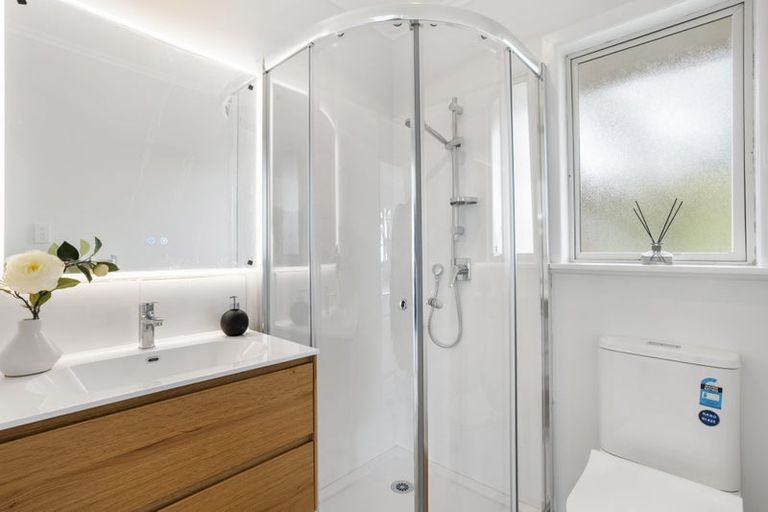 Photo of property in 4/123 Birkdale Road, Birkdale, Auckland, 0626