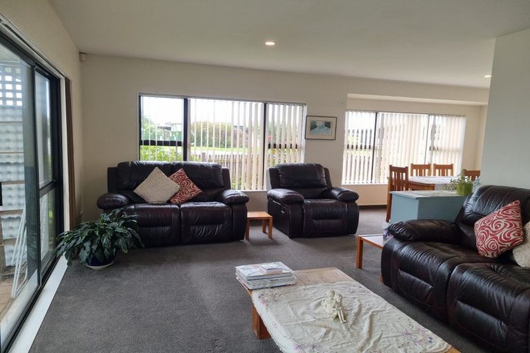 Photo of property in 52 Arawhata Road, Paraparaumu, 5032