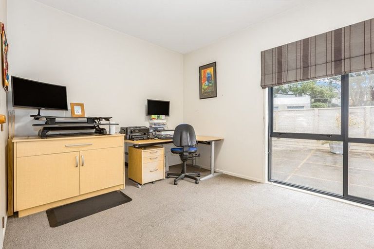 Photo of property in 154 Kahu Road, Paremata, Porirua, 5024