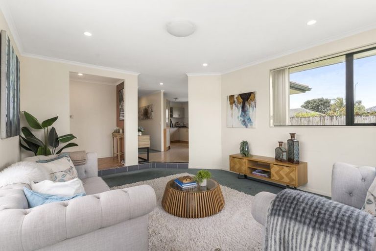 Photo of property in 3 Morewa Place, Takanini, 2112