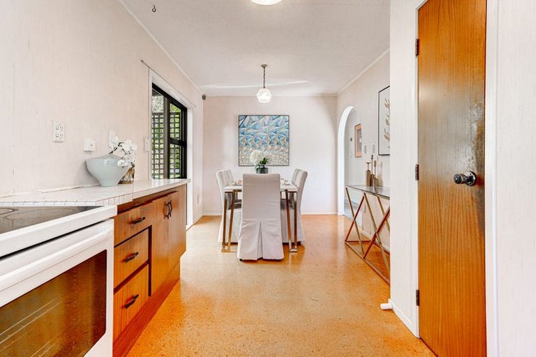 Photo of property in 18 Wisteria Way, Mairangi Bay, Auckland, 0630