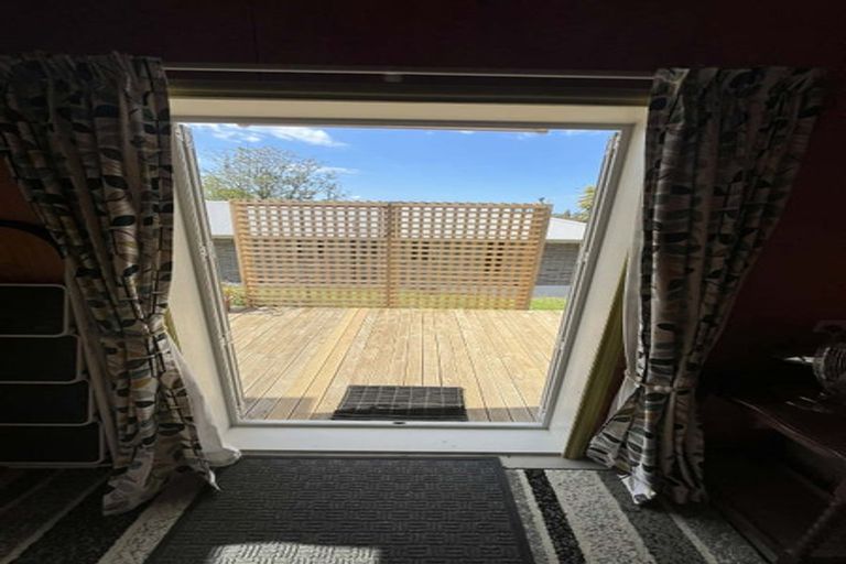 Photo of property in 51 Onewa Road, Northcote, Auckland, 0627