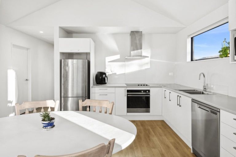 Photo of property in 2 Matakanui Lane, Wanaka, 9305