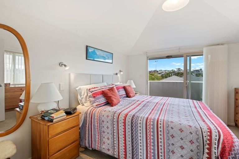 Photo of property in 13a Marellen Drive, Red Beach, 0932