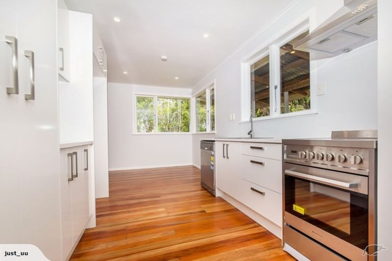 Photo of property in 26 Trojan Crescent, New Lynn, Auckland, 0600