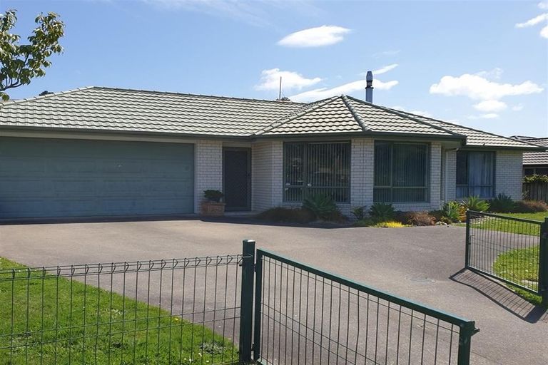 Photo of property in 2 Te Kauri Place, Helensville, 0800
