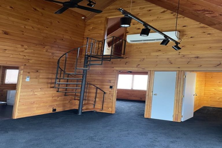 Photo of property in 261 Great North Road, Henderson, Auckland, 0612