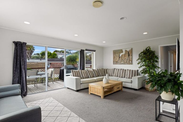 Photo of property in 10 Royalty Rise, Red Beach, 0932